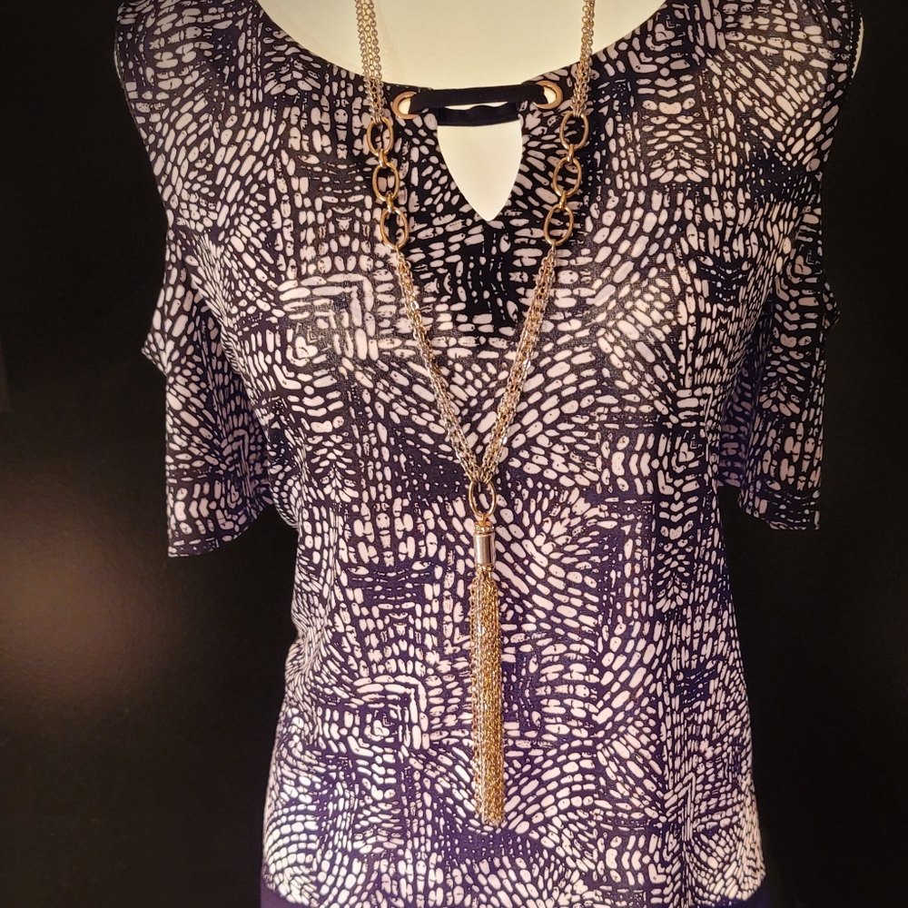 Super Cute Keyhole Sleeve Blouse